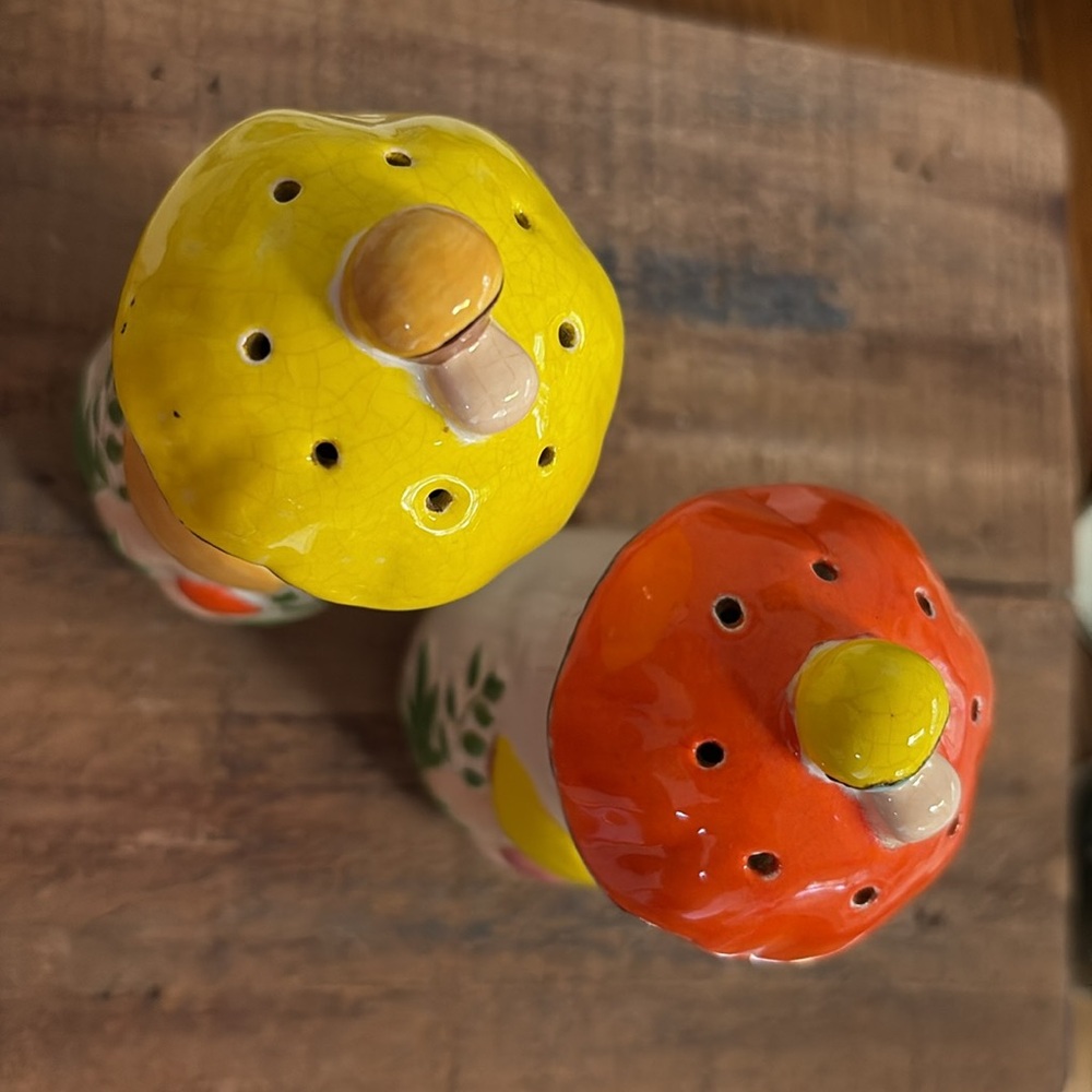 Vintage Mushroom Salt and Pepper Shakers - Yellow and Orange - Picture 3 of 4